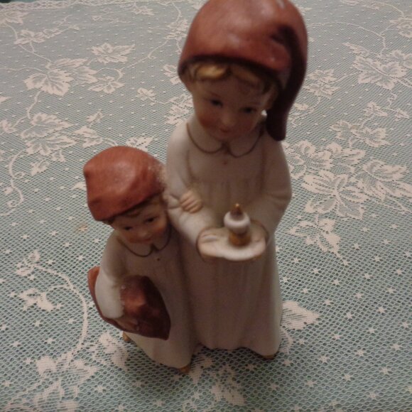 VINTAGE 2 SLEEPY CHILDREN POTTERY TOP OF A  SMALL LAMP - Picture 7 of 9